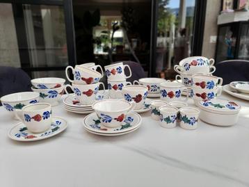 Vintage boerenbont servies beschikbaar voor biedingen