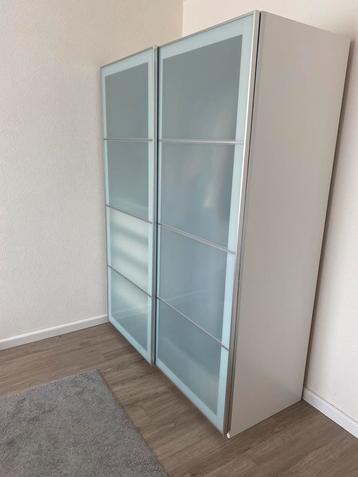 Ikea pax kledingkast, 2 bij 1,5 meter met schuideuren