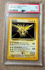 1999 Pokemon base set Zapdos-Holo PSA 7, Hobby en Vrije tijd, Verzamelkaartspellen | Pokémon, Ophalen of Verzenden, Zo goed als nieuw