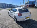 BMW 1-Serie 118i 170PK 5D 2014 Wit, Auto's, BMW, 1-Serie, 65 €/maand, 1280 kg, Zwart