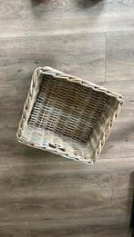 Stevig/dik Rieten mand, Huis en Inrichting, Woonaccessoires | Schalen en Manden, Ophalen of Verzenden, Zo goed als nieuw, Rechthoekig