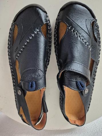 lederen Sandalen voor hem of haar beschikbaar voor biedingen