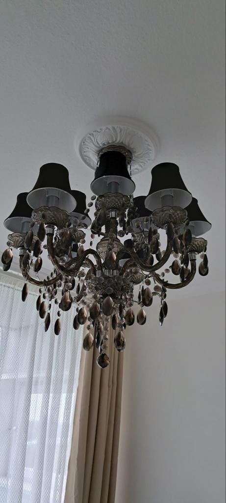 Elegante Kroonluchter met Zwarte Kapjes, Huis en Inrichting, Lampen | Hanglampen, Zo goed als nieuw, 50 tot 75 cm, Glas, Ophalen of Verzenden