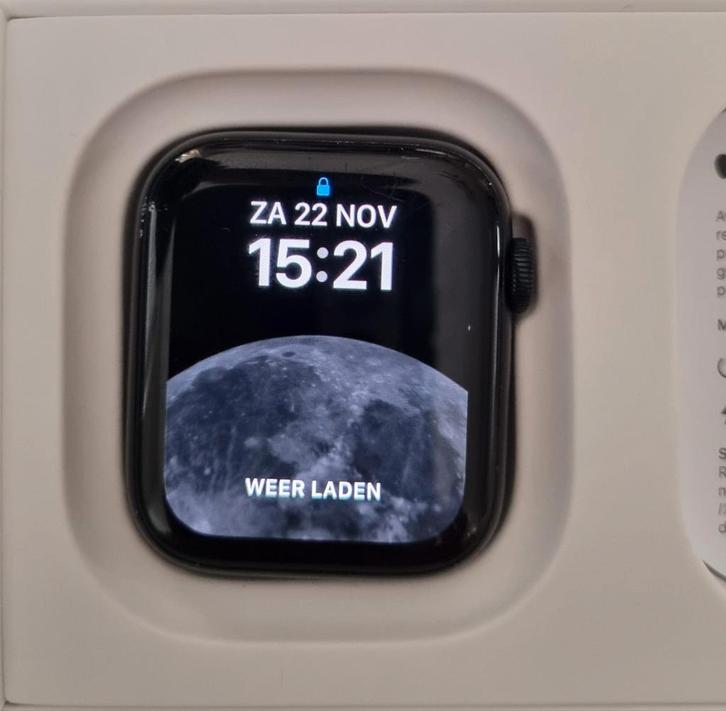 Apple Watch SE, Sieraden, Tassen en Uiterlijk, Smartwatches, Zo goed als nieuw, iOS, Zwart, Ophalen of Verzenden