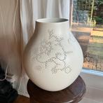 Jonsberg vaas - Ikea PS design, Huis en Inrichting, Woonaccessoires | Vazen, Gebruikt, Wit, Aardewerk of Porselein, Ophalen of Verzenden