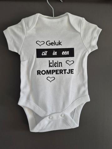 Nieuwe Romper - Geluk zit in een klein rompertje beschikbaar voor biedingen