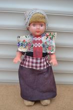 Mooi origineel wildebras klederdracht popje NR 8696, Verzamelen, Poppen, Ophalen of Verzenden, Zo goed als nieuw, Pop