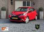 Toyota Aygo 1.0 VVT-i x-play *Camera *Bluetooth *Airco *NAP, Voorwielaandrijving, Stof, Gebruikt, 4 stoelen