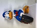 A2086. Donald Duck met reiskoffer, tof beeld!, Verzamelen, Donald Duck, Gebruikt, Ophalen of Verzenden, Beeldje of Figuurtje