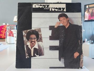 7" Single Paul McCartney - Ebony & Ivory / Rainclouds beschikbaar voor biedingen