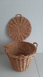 Rieten mand met deksel, Huis en Inrichting, Woonaccessoires | Schalen en Manden, Mand, Rond, Ophalen of Verzenden, Zo goed als nieuw