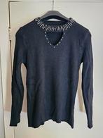 Zwarte trui met V-hals en sier ketting op trui, Kleding | Dames, Maat 38/40 (M), Zwart, Ophalen of Verzenden, Jolio & Co
