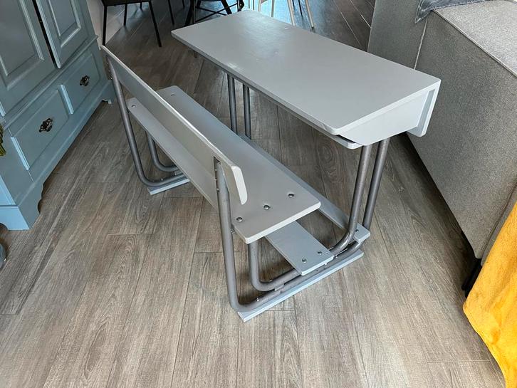 Gerestaureerd Schoolbankje - Perfect voor Creatieve Kids!, Huis en Inrichting, Bureaus, Zo goed als nieuw, Bureau, Ophalen