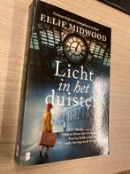 Licht in het duister - Ellie Midwood, Ophalen of Verzenden, Zo goed als nieuw, Nederland