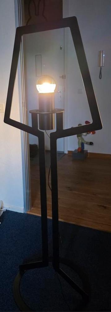 Gispen Outline vloerlamp  beschikbaar voor biedingen