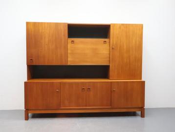 Vintage wandmeubel teak beschikbaar voor biedingen