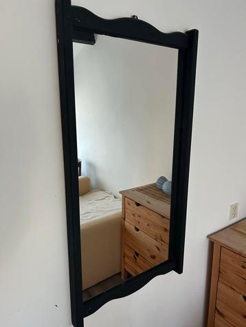 Zwarte Rechthoekige Spiegel beschikbaar voor biedingen