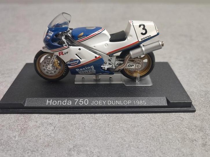 Honda RVF-750 R - Joey Dunlop - TT Isle of Man, Hobby en Vrije tijd, Modelauto's | 1:24, Zo goed als nieuw, Overige merken, Ophalen of Verzenden