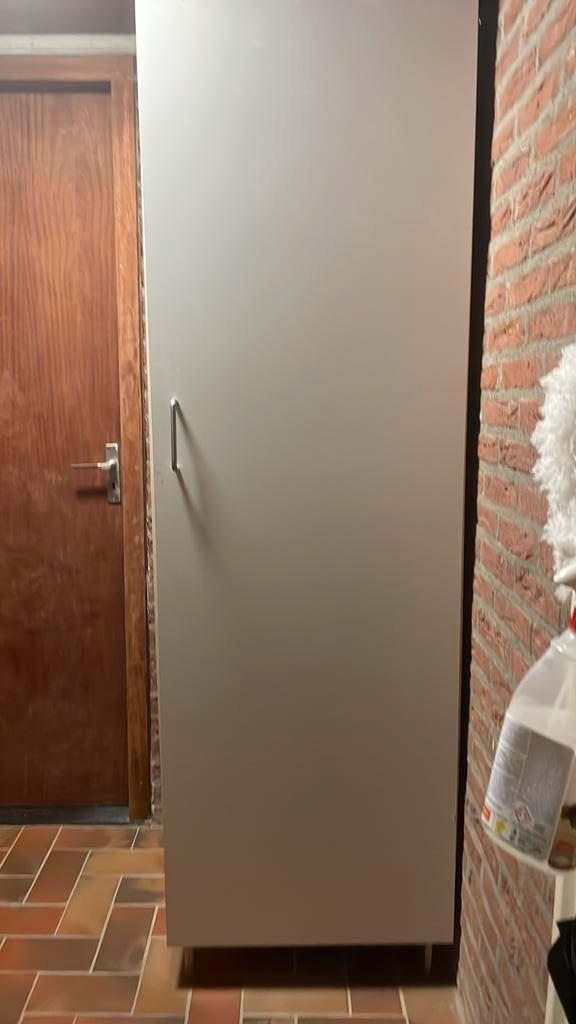 Gratis IKEA kast wit, Huis en Inrichting, Kasten | Kledingkasten, Zo goed als nieuw, 200 cm of meer, 50 tot 100 cm, 50 tot 75 cm