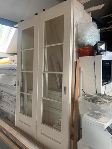 Conplete set ensuite deuren met kasten beschikbaar voor biedingen