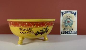 Franse aardewerk fruittest in zonnig geel met olijven tak beschikbaar voor biedingen