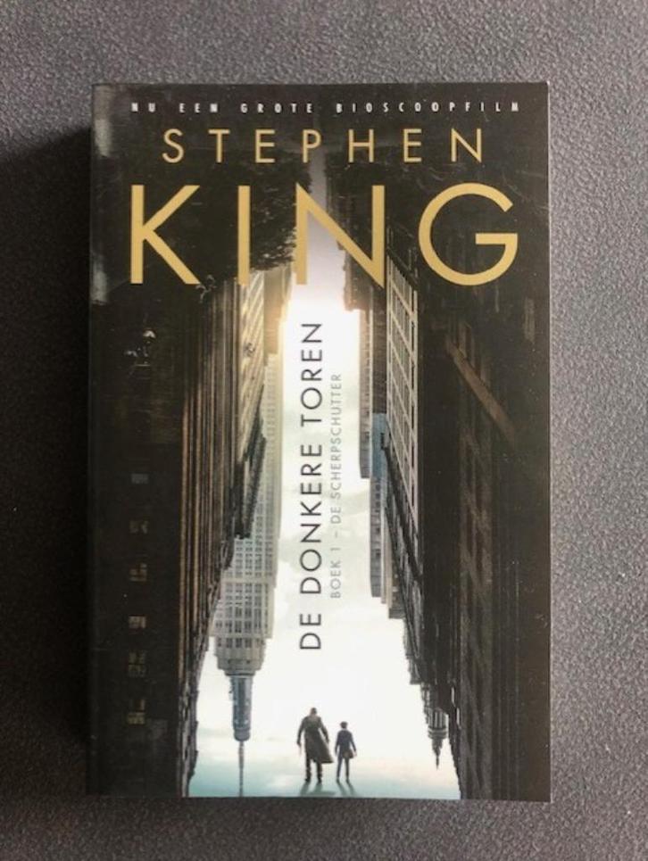 Stephen King - De Donkere Toren: Boek 1 - de Scherpschutters, Boeken, Fantasy, Zo goed als nieuw, Ophalen of Verzenden