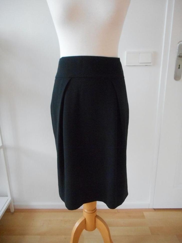 Rok van Max Mara Studio, maat 38, Kleding | Dames, Rokken, Zo goed als nieuw, Maat 38/40 (M), Zwart, Knielengte, Ophalen of Verzenden