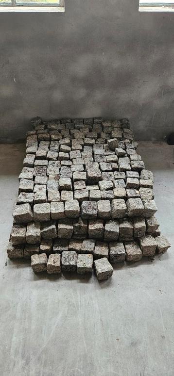 400 stuks granieten keien – ca. 11,5 x 10 en 8,5 beschikbaar voor biedingen