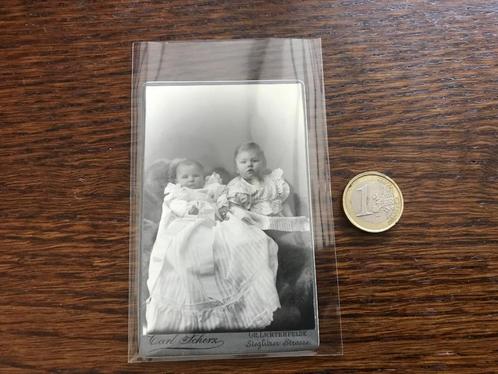 Oude foto CDV twee kinderen meisje met baby, Verzamelen, Foto's en Prenten, Gebruikt, Foto, Kind, Voor 1940, Ophalen of Verzenden