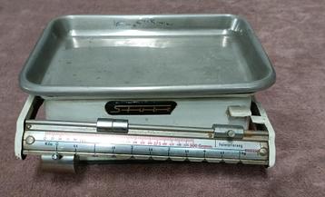 Stube vintage weegschaal beschikbaar voor biedingen