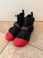 Nike Lebron Soldier Ten 10 SFG maat 42.5 Rood zwart sneaker, Zwart, Nike, Ophalen of Verzenden, Sneakers of Gympen