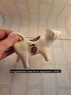 Melkkan koe van porselein met schoppen koning 18x7x10cm, Ophalen of Verzenden, Zo goed als nieuw, Boerderijdier, Beeldje of Figuurtje