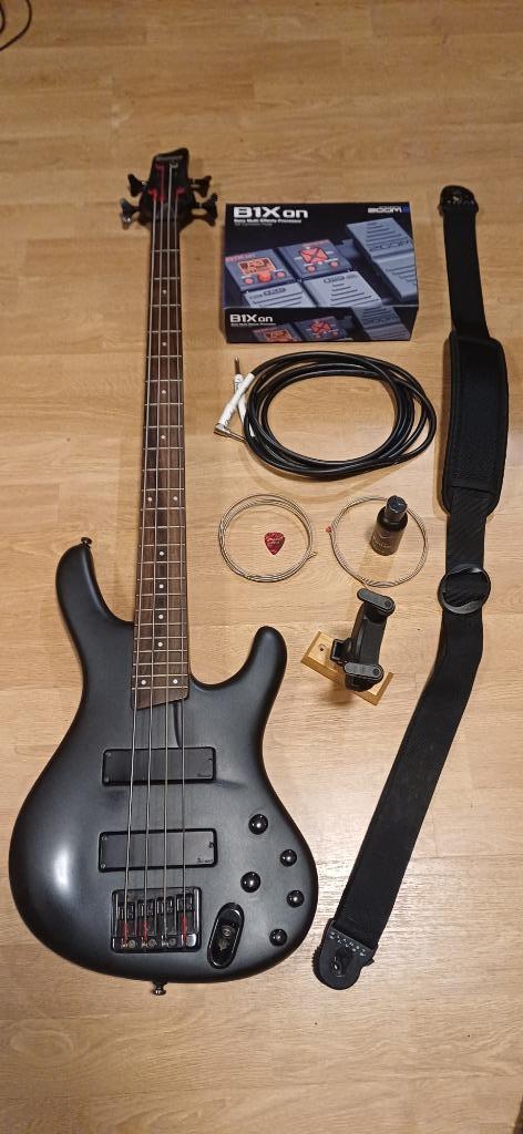 Ibanez Bas - Longnek - Zwart + accessoires., Muziek en Instrumenten, Snaarinstrumenten | Gitaren | Bas, Zo goed als nieuw, Elektrisch