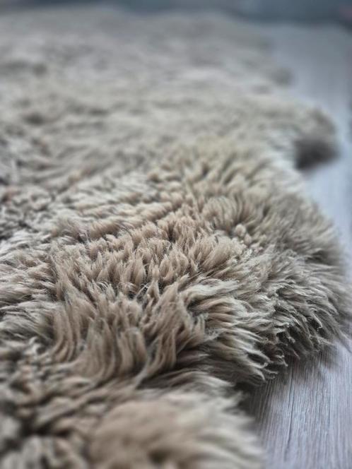Schapenvacht vloerkleed, taupe 1.30 x 2.00 m!, Huis en Inrichting, Stoffering | Tapijten en Kleden, Zo goed als nieuw, 200 cm of meer