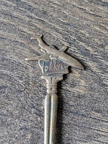 Theelepeltje van Fokker verzilverd. Uitgegeven door Keltum beschikbaar voor biedingen