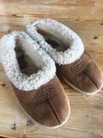 Ugg gevoerde pantoffels maat 32 valt ruim in goede staat., UGG, Jongen of Meisje, Overige typen, Ophalen of Verzenden