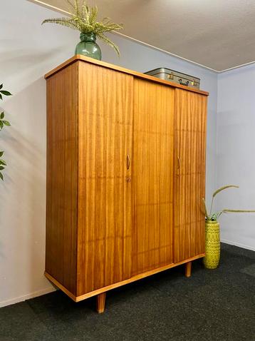Vintage kledingkast jaren 50/60 retro Midcentury kast oak beschikbaar voor biedingen