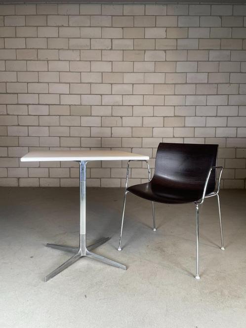 Arper set tafel met 4x Catifa chair, Huis en Inrichting, Tafels | Eettafels, 50 tot 100 cm, 50 tot 100 cm, Vier personen, Vierkant