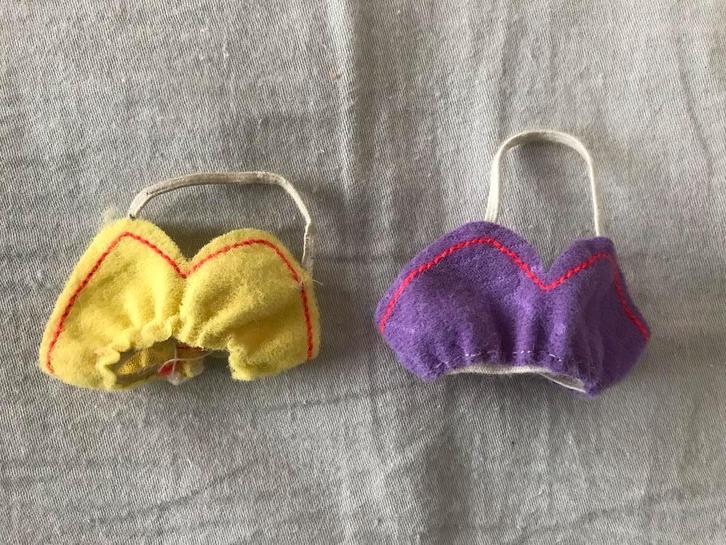 Barbie pop - tienerpop 2 bh's vintage, Verzamelen, Poppen, Gebruikt, Kleertjes, Ophalen