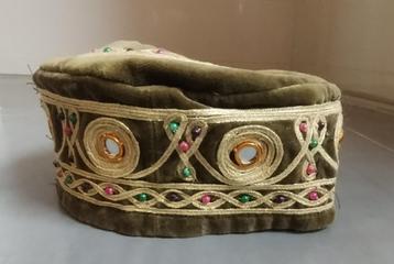Fluwelen Fez met kraaltjes en spiegeltjes unisex beschikbaar voor biedingen