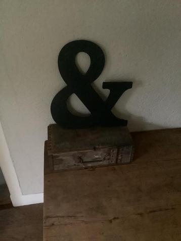 Letter & teken groot matzwart hout beschikbaar voor biedingen