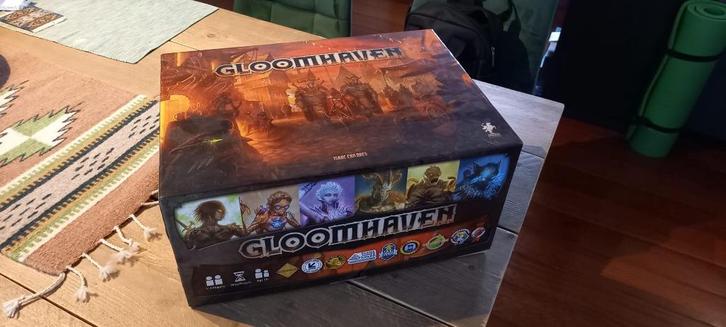 Gloomhaven 1st Edition, Hobby en Vrije tijd, Gezelschapsspellen | Bordspellen, Zo goed als nieuw, Een of twee spelers, Drie of vier spelers