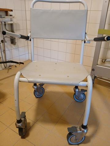 Douchestoel beschikbaar voor biedingen