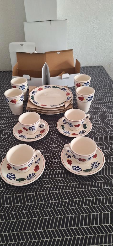 Boerenbont nieuw in doos Royal Boch, Huis en Inrichting, Keuken | Servies, Nieuw, Compleet servies, Boerenbont, Aardewerk, Ophalen