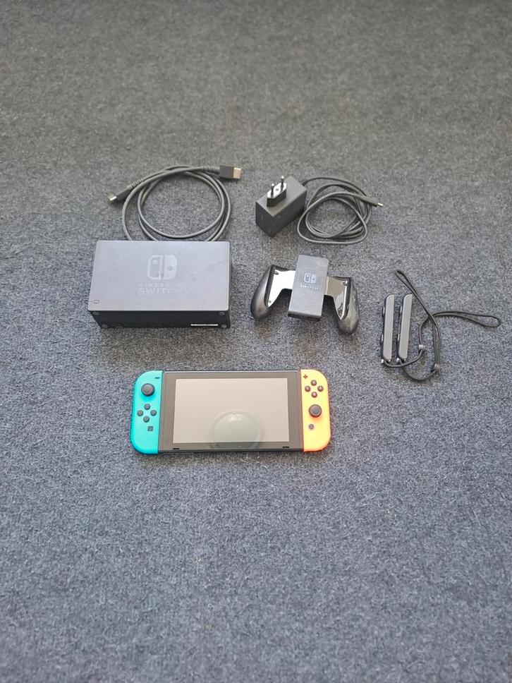 Nintendo switch v2 compleet, Spelcomputers en Games, Spelcomputers | Nintendo Switch, Zo goed als nieuw, Switch 2019 Upgrade, Met 2 controllers