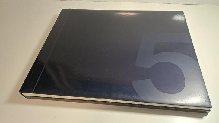 BMW M5 V10 Presentatie map en 5 serie E60  brochure, Boeken, Auto's | Folders en Tijdschriften, Zo goed als nieuw, BMW, Ophalen of Verzenden