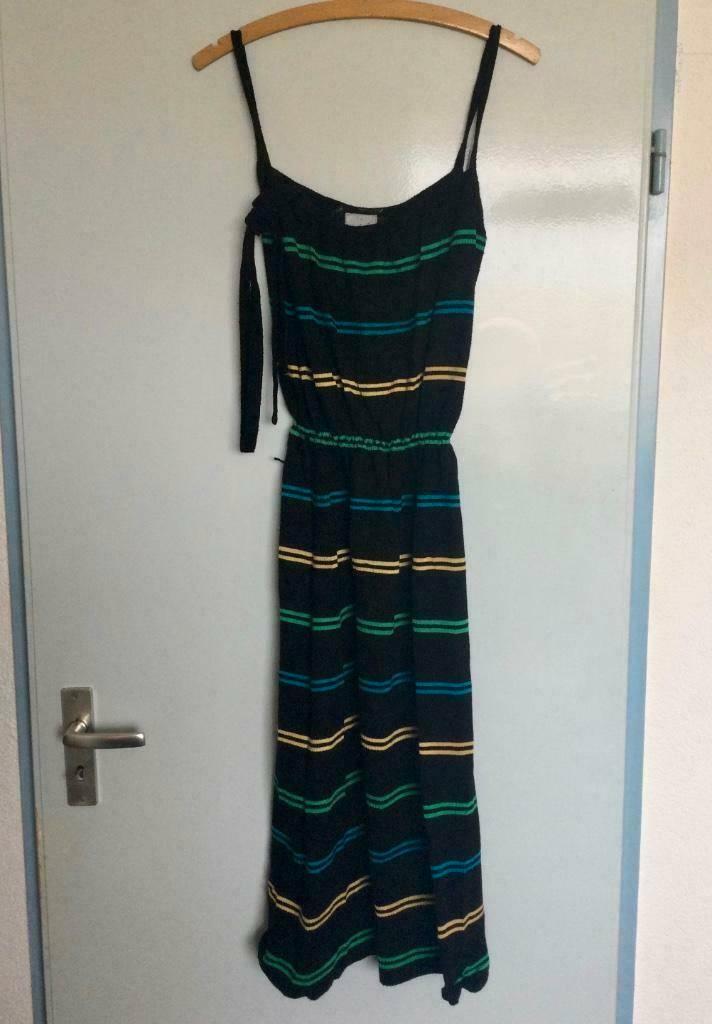 Mooie gestreepte zwarte zomer jurk, Kleding | Dames, Jurken, Zo goed als nieuw, Maat 36 (S), Zwart, Onder de knie, Ophalen of Verzenden