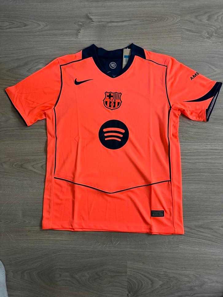 FC Barcelona derde shirt 2025-2026, maat M, Kleding | Heren, T-shirts, Nieuw, Maat 48/50 (M), Rood, Ophalen of Verzenden
