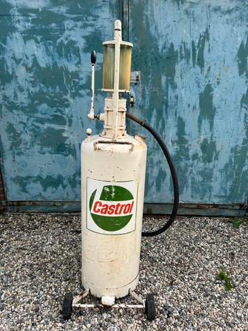 Benzine pomp mengsmering beschikbaar voor biedingen
