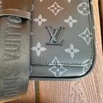 Louis Vuitton District PM Messenger Bag – Origineel – Met Fa, Sieraden, Tassen en Uiterlijk, Tassen | Schoudertassen, Ophalen of Verzenden